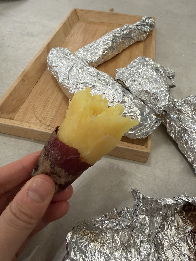 난로에서 갓 구운 군고구마